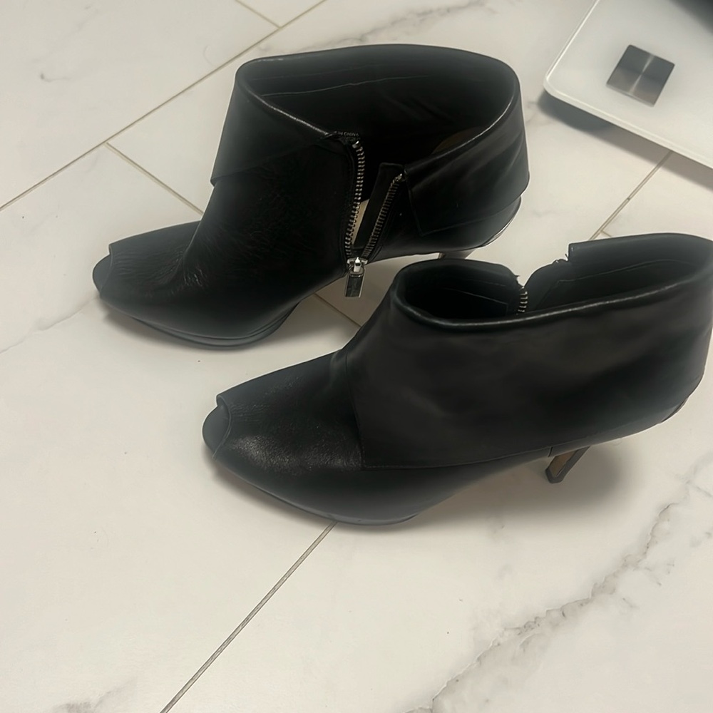 Michael kors heel booties